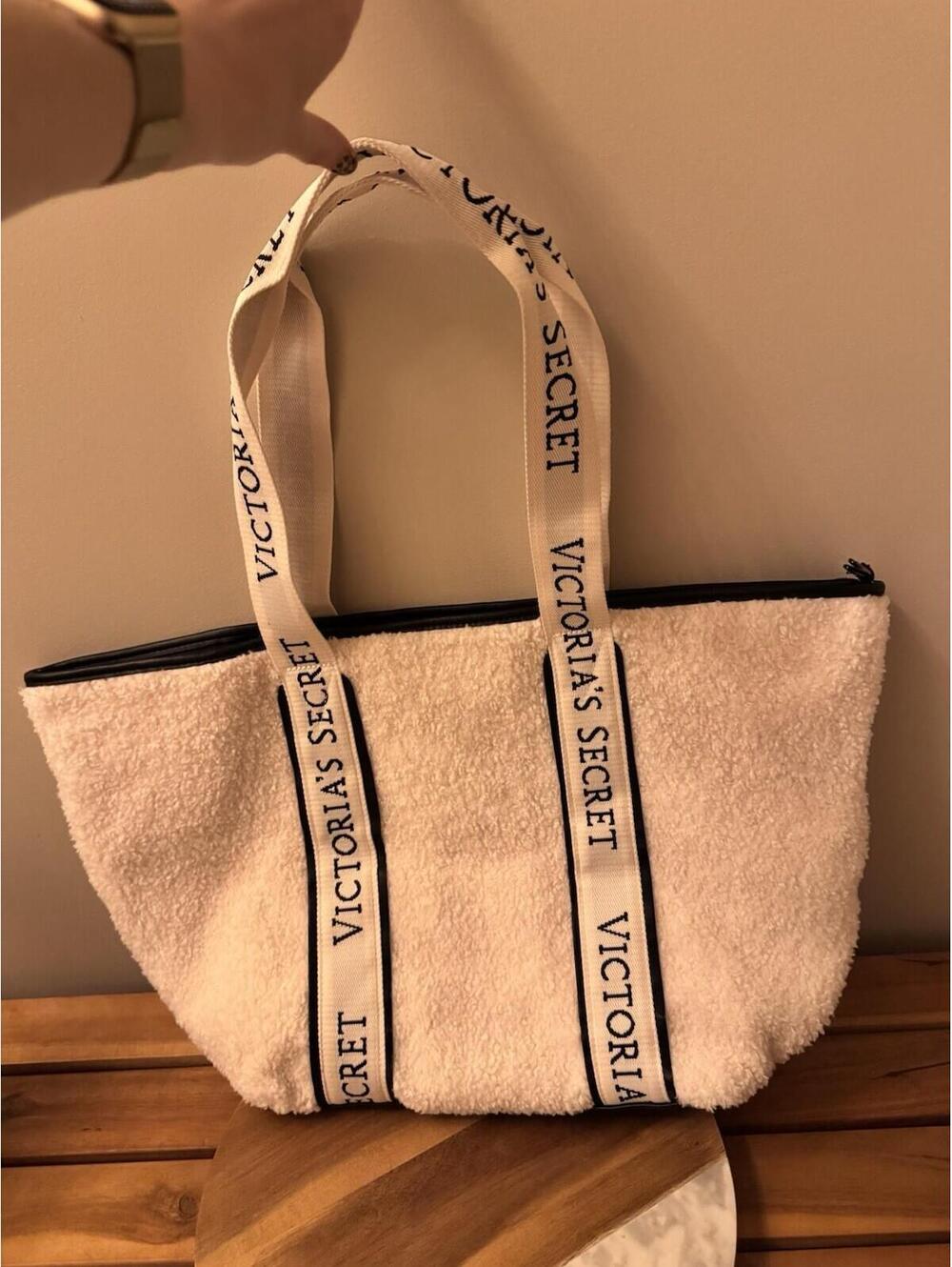 $59.95 NWT VICTORIA'S SECRET Tote Bag Sherpa Faux Fur Ivory Plush Zip Top